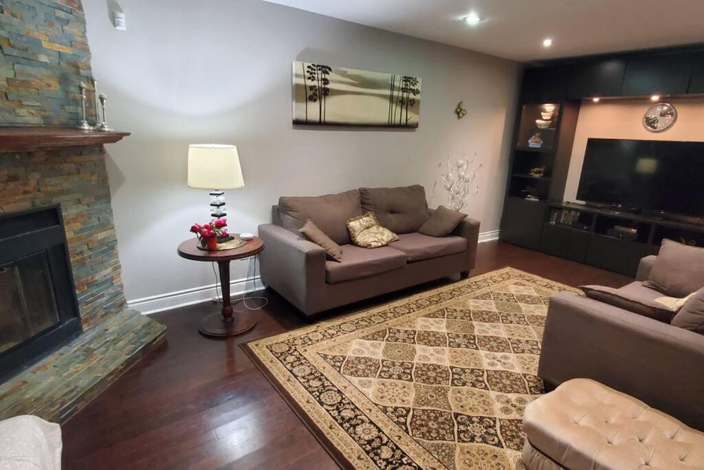 Apartament Beautiful House In Mississauga Zewnętrze zdjęcie